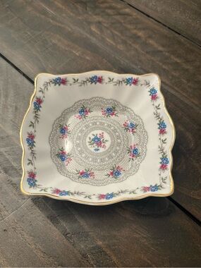 Vintage Tuscan Honiton Lace Trinket Dish Fine English Bone China